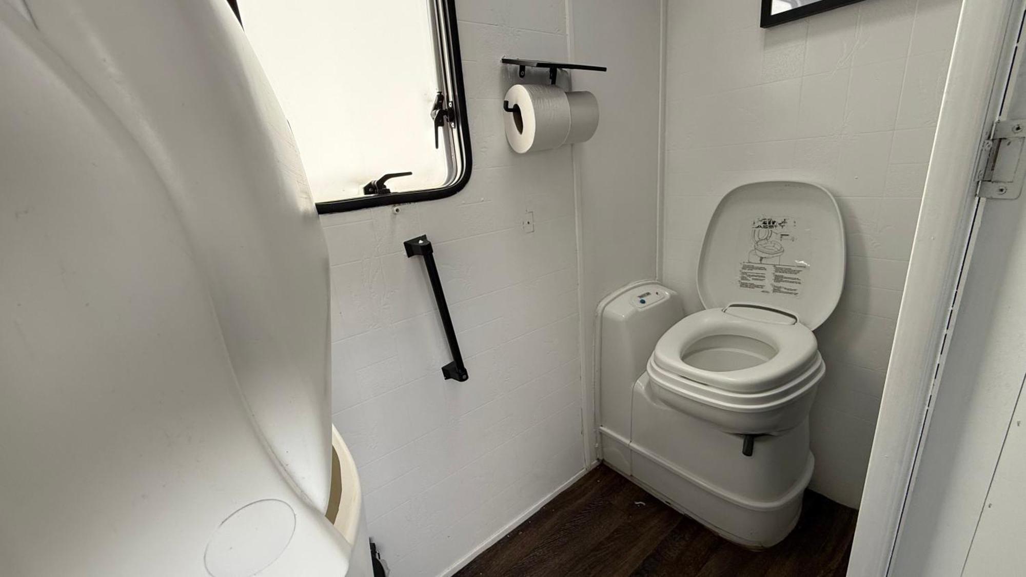Cool Wheels On The Waterfront Hotell Liverpool Eksteriør bilde