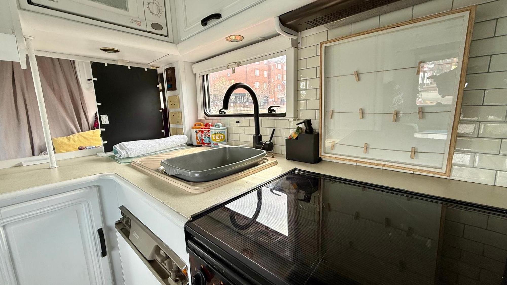 Cool Wheels On The Waterfront Hotell Liverpool Eksteriør bilde